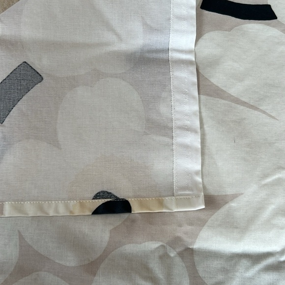 Marimekko Pieni Unikko 2 tablecloth 56” x 54.5” coated cotton hemmed beige cream - Picture 5 of 6